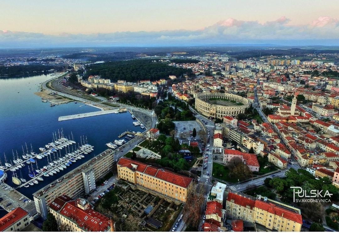 Arena City Apartment Pula Exteriér fotografie